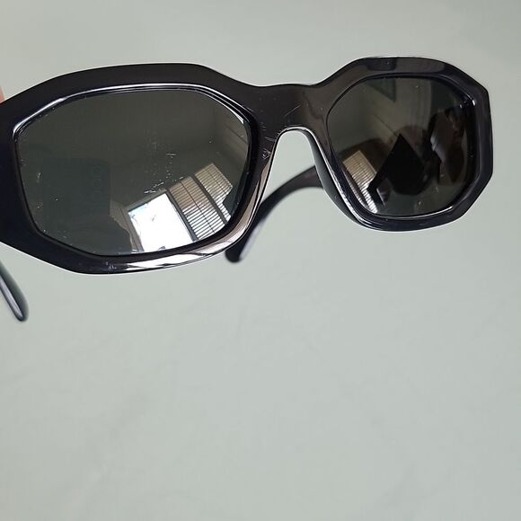 Versace Medusa Biggie Sunglasses - Picture 11 of 11